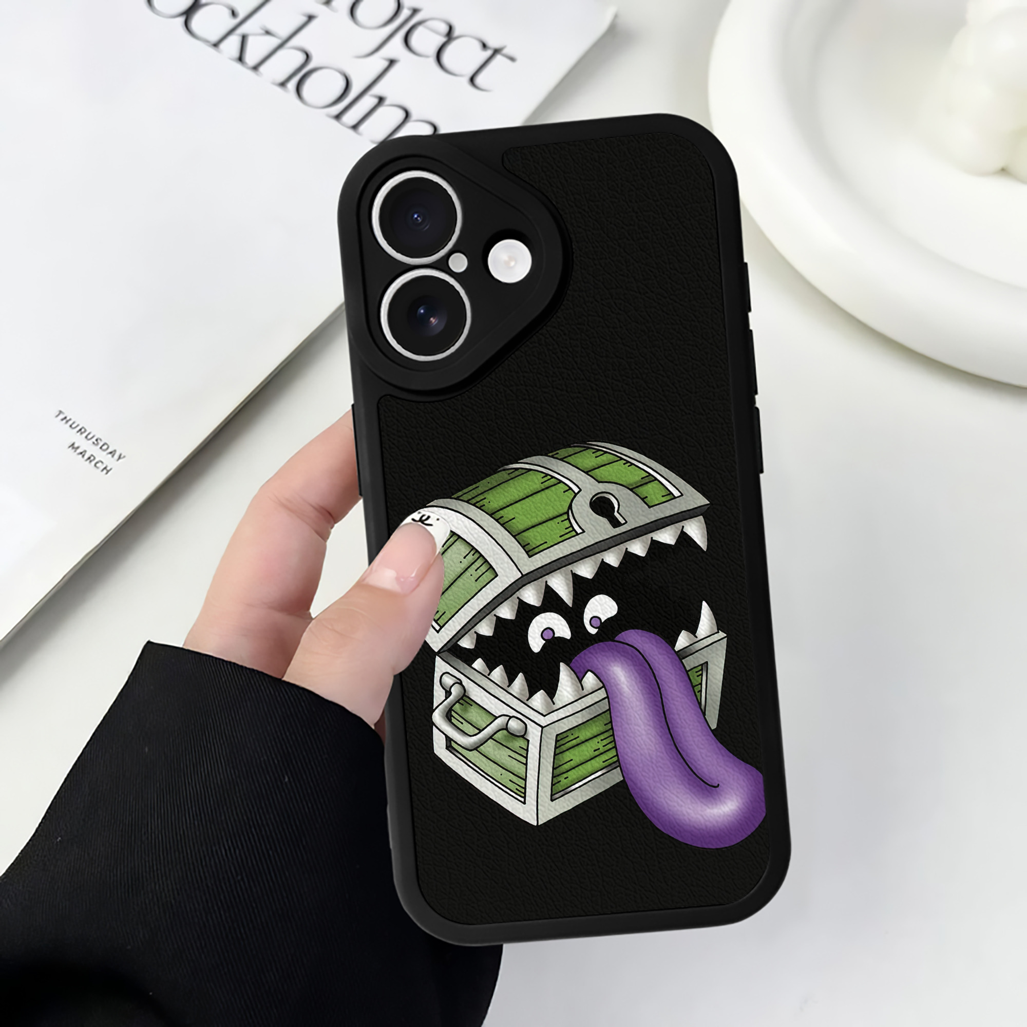 （画像用） ドラゴンクエスト Doragon Kuesuto Dragon Quest 【iPhone 16シリーズ対応】シリコンスマホケース（レザー調） 材質：シリコン
